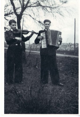 JÓZEF i EUGENIUISZ SOWOWIE, synowie zamordowanych JÓZEFA i FRANICSZKI SOWÓW, 1948 rok.