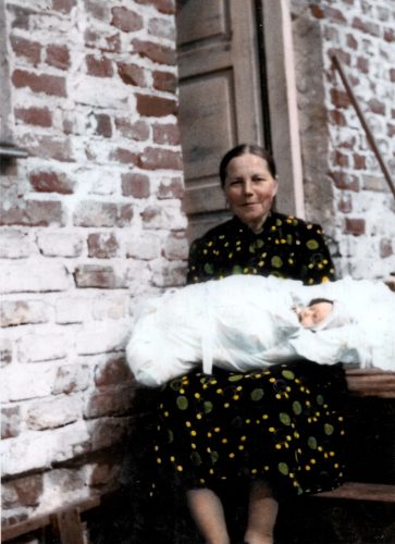 Amelia Skłodowska, żona zamordowanego HIERONIMA SKŁODOWSKIEGO, z wnuczką Kają