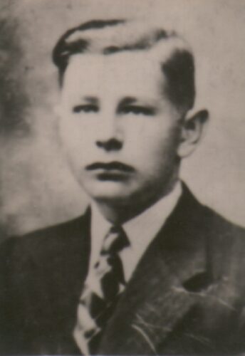 Stefan Trzciński został zamordowany 21 listopada 1943 roku w egzekucji w Złotopolicach