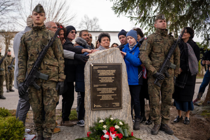 Upamiętnienie rodziny Siniarskich i Wolfów w Lutkówce